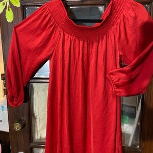 Wide fresh soft fabric blouse with elastic on the shoulders and cuffs